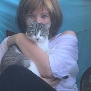 Meet your Posher, Roxanne